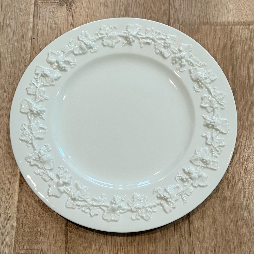 Vintage 1940-1950 Wedgwood Of Etruria & Embossed Queen’s Ware‎ Dinner Plate 11”